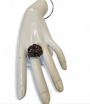 Elegant Silver-Toned Women's Cocktail Ring